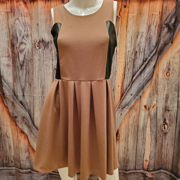 Dress - Picture 1 of 4